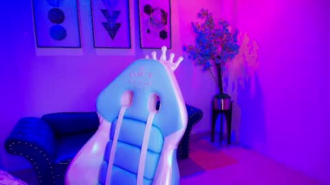 maddie_t18 online show from June 8, 11:33 am