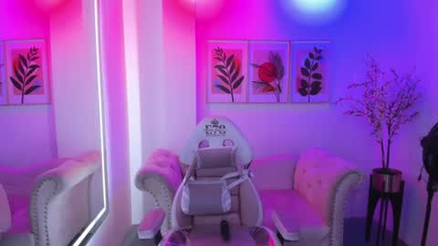 maddie_t18 online show from July 2, 11:27 am