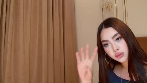 Madelaine online show from May 19, 8:05 pm