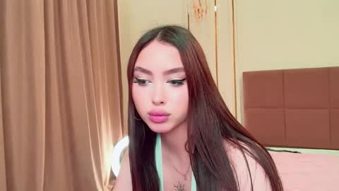Madelaine online show from May 15, 2:53 pm