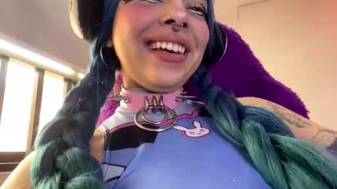 Maddie online show from March 25, 6:22 pm