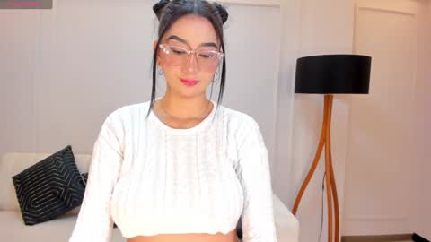 Snapshot of maddisonlowe chatting on December 24, 5:05 am Maddison online show from December 24, 5:05 am