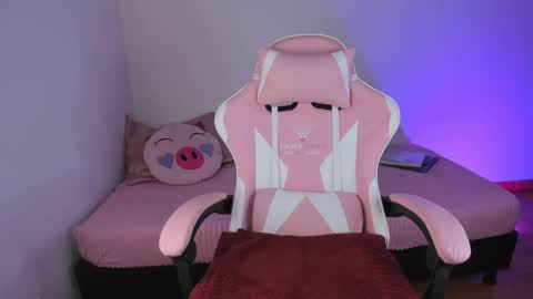 Snapshot of maddy_parker__ chatting on October 17, 7:50 pm maddy_parker__ online show from October 17, 7:50 pm