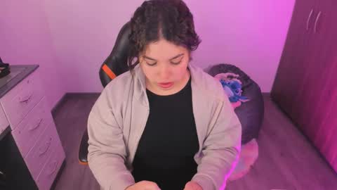 madelaine_taylor online show from October 16, 12:19 pm