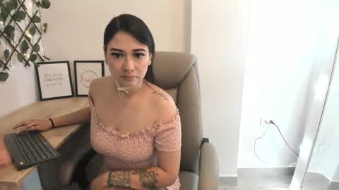 Snapshot of madeleine_w chatting on September 27, 1:13 am Madeleine online show from September 27, 1:13 am