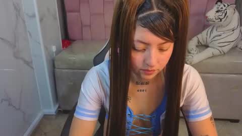 madelen  online show from November 20, 8:32 pm