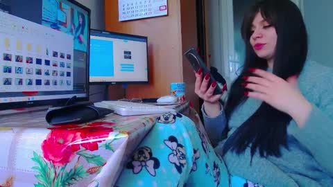 madelynvelure online show from April 9, 11:37 am