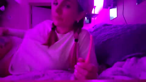 Snapshot of madie_ray chatting on September 18, 6:34 am Madie Ray online show from September 18, 6:34 am