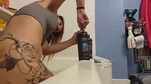 Snapshot of madie_ray chatting on October 10, 8:41 am Madie Ray online show from October 10, 8:41 am