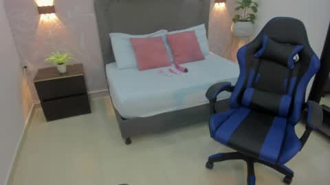 M A D I S O N online show from March 31, 9:26 pm