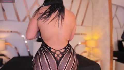 Snapshot of madisson_rivas chatting on October 1, 10:26 pm online show from October 1, 10:26 pm