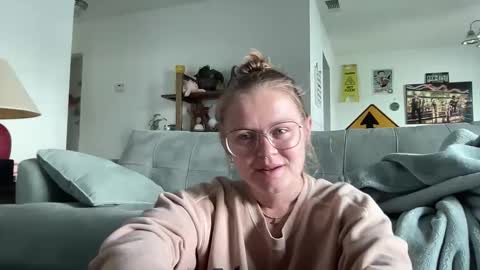 madlymads online show from December 19, 4:43 pm