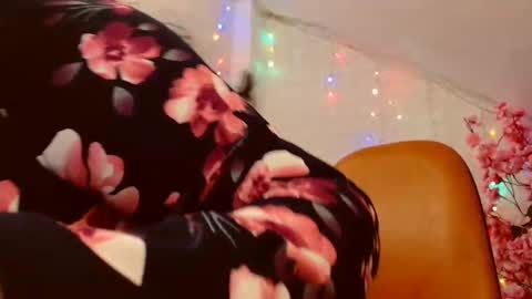 Snapshot of madlyn_dee chatting on February 28, 8:18 pm Leena online show from February 28, 8:18 pm