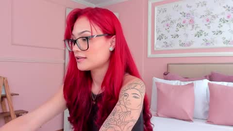 Mae Lyra online show from April 20, 5:38 pm