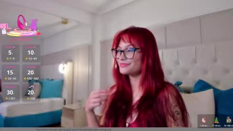 Mae Lyra online show from December 21, 8:02 pm