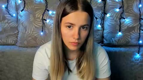 Maggie online show from October 22, 2:38 am