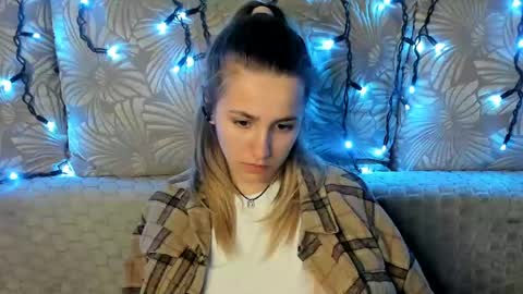 Maggie online show from May 16, 1:30 am