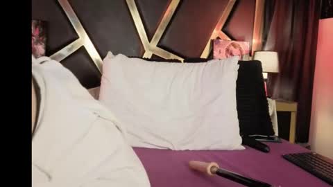   online show from December 15, 1:05 pm