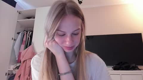 Snapshot of magic_couple13 chatting on February 22, 10:40 am Alice  online show from February 22, 10:40 am