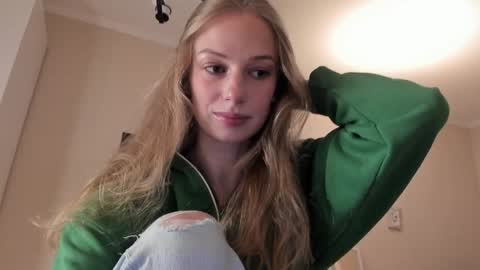Snapshot of magic_couple13 chatting on January 24, 1:14 pm Alice  online show from January 24, 1:14 pm