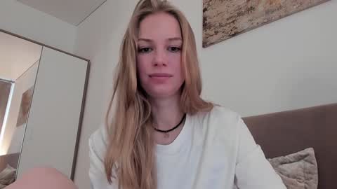 Snapshot of magic_couple13 chatting on September 20, 7:28 am Alice  online show from September 20, 7:28 am