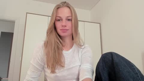 Snapshot of magic_couple13 chatting on September 17, 2:04 pm Alice  online show from September 17, 2:04 pm