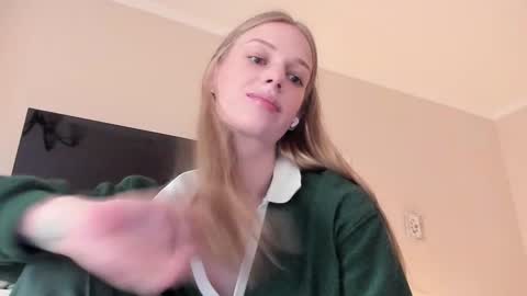 Snapshot of magic_couple13 chatting on March 4, 12:33 pm Alice  online show from March 4, 12:33 pm