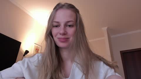 Snapshot of magic_couple13 chatting on December 18, 9:36 am Alice  online show from December 18, 9:36 am