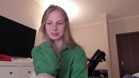 Snapshot of magic_couple13 chatting on December 25, 9:24 am Alice  online show from December 25, 9:24 am