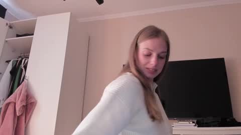 Snapshot of magic_couple13 chatting on February 18, 11:55 am Alice  online show from February 18, 11:55 am