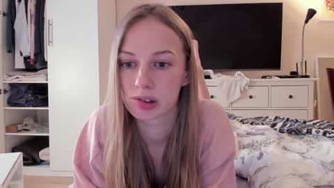 Snapshot of magic_couple13 chatting on January 13, 9:08 am Alice  online show from January 13, 9:08 am
