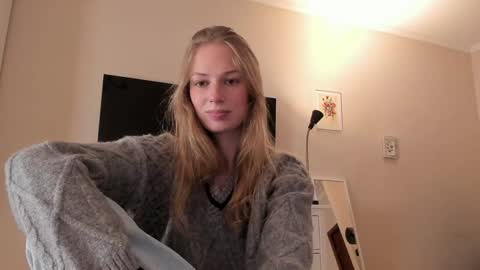 Snapshot of magic_couple13 chatting on January 23, 11:48 am Alice  online show from January 23, 11:48 am