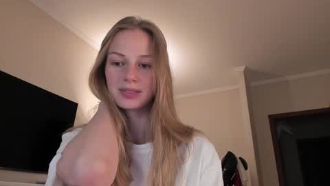 Snapshot of magic_couple13 chatting on December 24, 11:49 am Alice  online show from December 24, 11:49 am