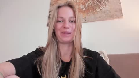 Snapshot of magic_couple13 chatting on October 22, 12:43 pm Alice  online show from October 22, 12:43 pm