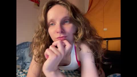 Snapshot of magic_mini_moon chatting on September 20, 6:17 pm Mikky or Moon online show from September 20, 6:17 pm