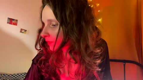 Snapshot of magic_mini_moon chatting on February 1, 7:23 pm Mikky or Moon online show from February 1, 7:23 pm