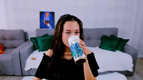 magic_phoenix online show from September 9, 11:43 am