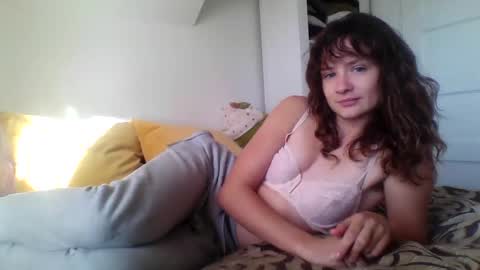 Snapshot of magicalmissmolly chatting on October 21, 10:25 pm magicalmissmolly online show from October 21, 10:25 pm