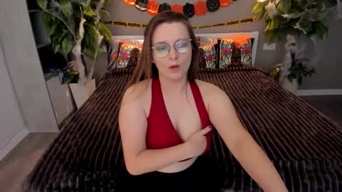 Snapshot of magicpeachhs chatting on October 21, 12:42 pm Emily online show from October 21, 12:42 pm