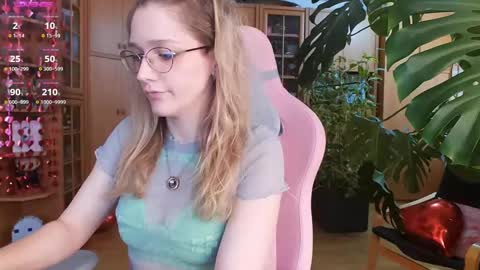 Snapshot of magicstylex chatting on February 17, 7:14 am Nicole online show from February 17, 7:14 am