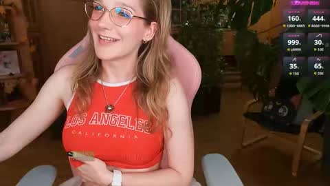 Snapshot of magicstylex chatting on October 16, 9:50 pm Nicole online show from October 16, 9:50 pm