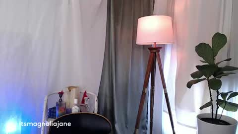 Snapshot of magnolia_jane chatting on February 10, 2:16 pm Magnolia Maggie Maggie Jane online show from February 10, 2:16 pm