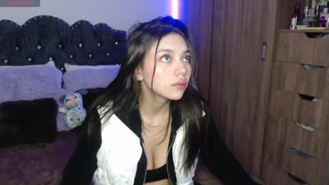 Snapshot of maiaa_evans chatting on December 23, 2:45 am t online show from December 23, 2:45 am