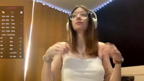 Snapshot of maidacompston chatting on September 23, 9:18 am Elina online show from September 23, 9:18 am