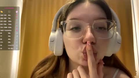Snapshot of maidacompston chatting on September 24, 9:19 am Elina online show from September 24, 9:19 am