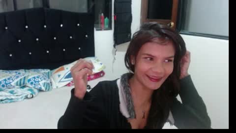 Snapshot of maidy_19 chatting on October 15, 12:02 am maidy_19 online show from October 15, 12:02 am