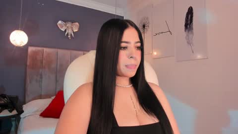 Snapshot of maiiitee_ chatting on February 17, 1:44 pm Mait online show from February 17, 1:44 pm