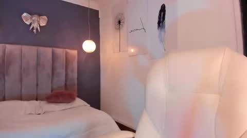 Snapshot of maiiitee_ chatting on December 24, 12:00 pm Mait online show from December 24, 12:00 pm
