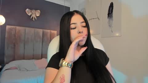 Snapshot of maiiitee_ chatting on March 9, 2:54 pm Mait online show from March 9, 2:54 pm