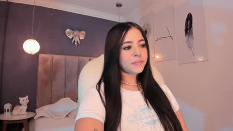 Snapshot of maiiitee_ chatting on December 17, 3:06 pm Mait online show from December 17, 3:06 pm